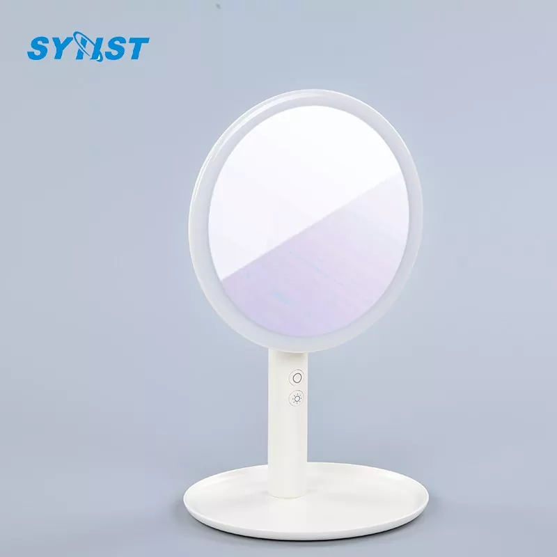 Apa perbedaan cermin rias LED dengan cermin rias biasa yang dilengkapi lampu meja?